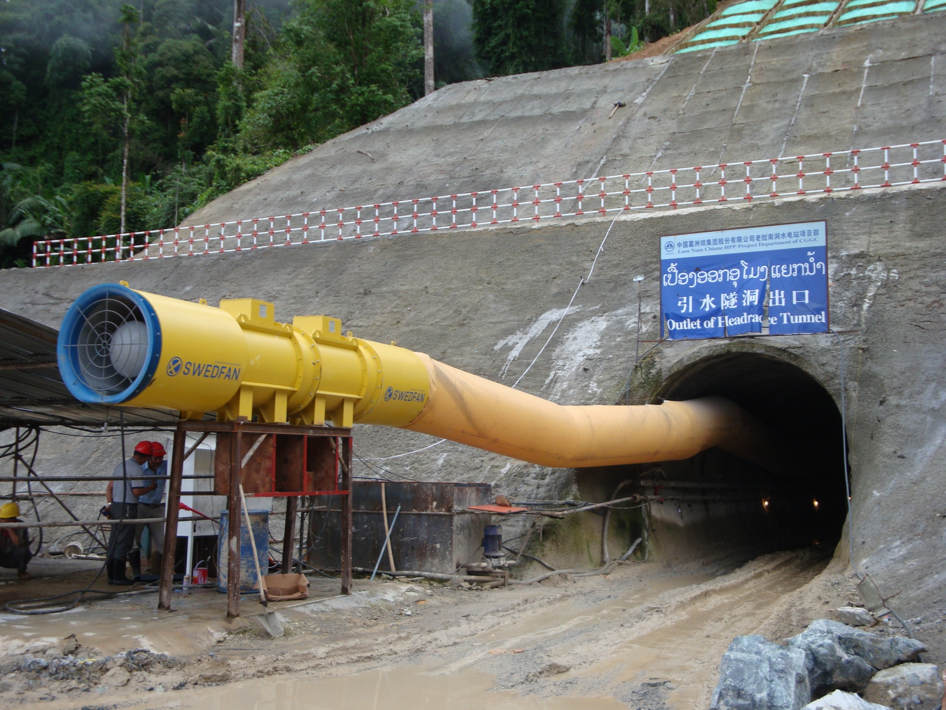 老挝南涧水电站引水隧道出口 2x55KW    (1).JPG